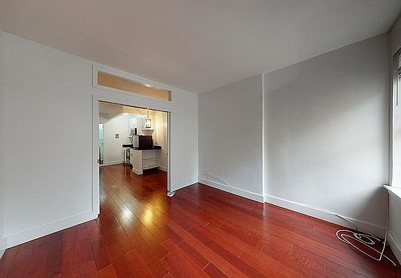 4th image of 538 W 47th St APT 2B