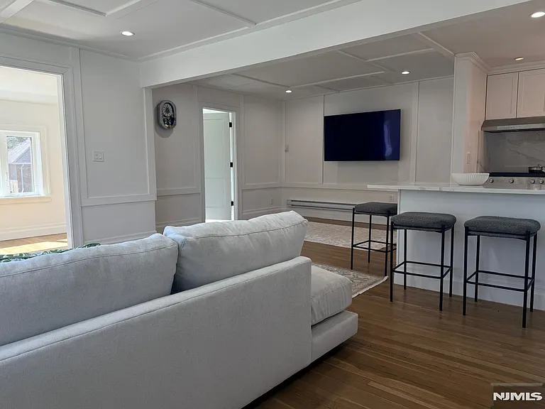 91 Columbus Dr — Photo 15