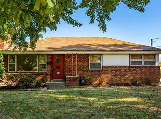 1706 Larkmoor Ln, Watterson Park, KY 40218