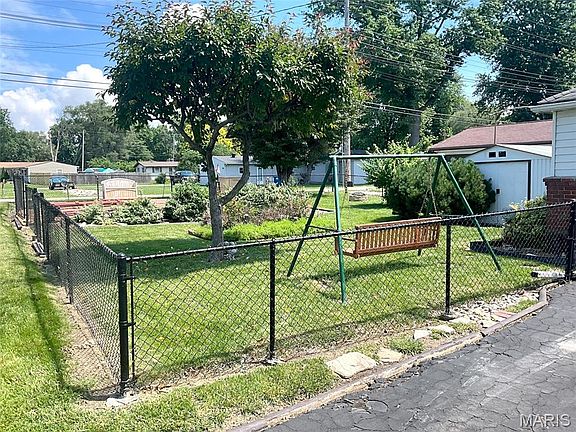 4th image of 2301 Woodlawn Ave