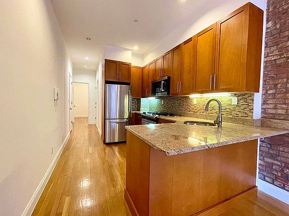 3rd image of 256 W 123rd St APT 3