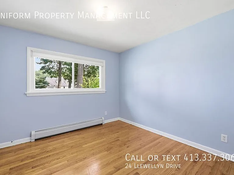 24 Llewellyn Dr — Photo 16