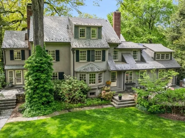 75 Essex Rd, Summit City, NJ 07901