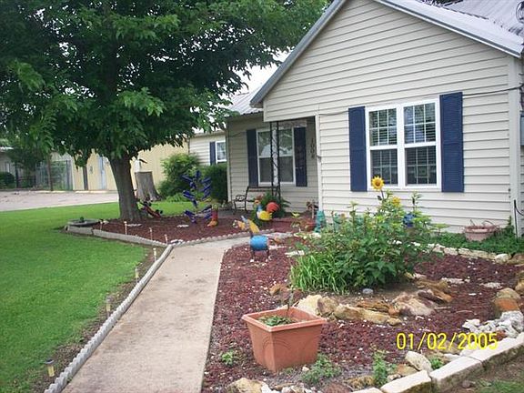 3rd image of 1006 E Jefferson Ave