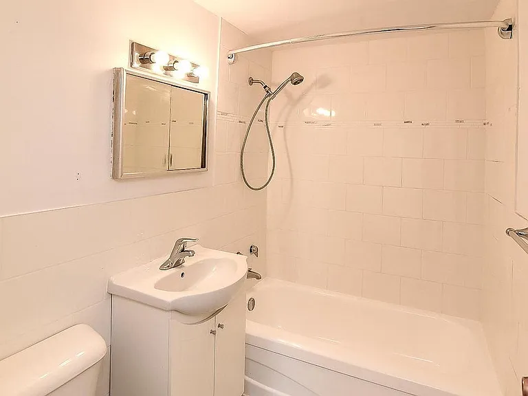 54 Mohawk Rd W — Photo 11