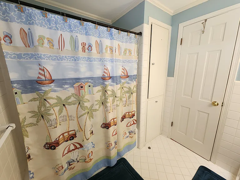 425 E Seneca St — Photo 23