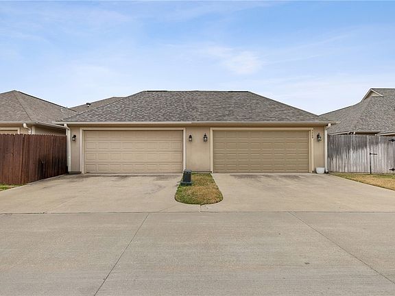 5th image of 3811 Blackhawk Ln