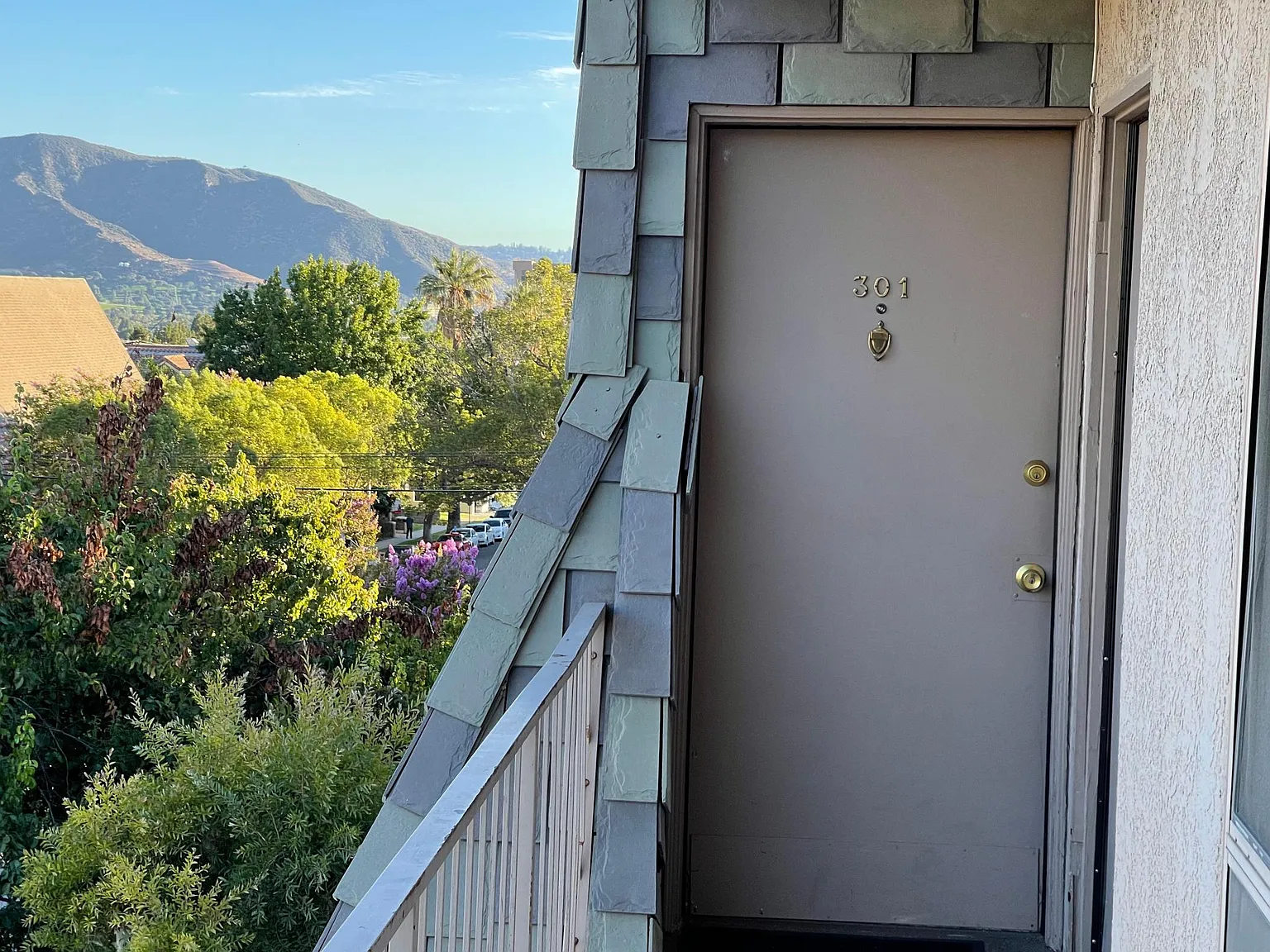 617 E Angeleno Ave — Photo 2
