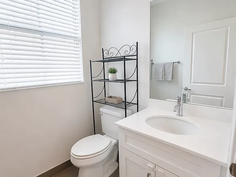 4822 NW 56th Ct — Photo 15
