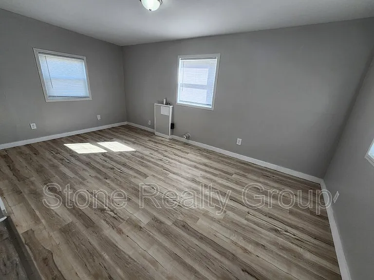 2445 Liberty Ave — Photo 3