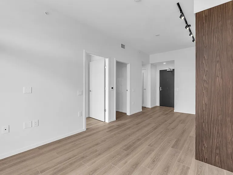 2729 Kingsway #4XX — Photo 8