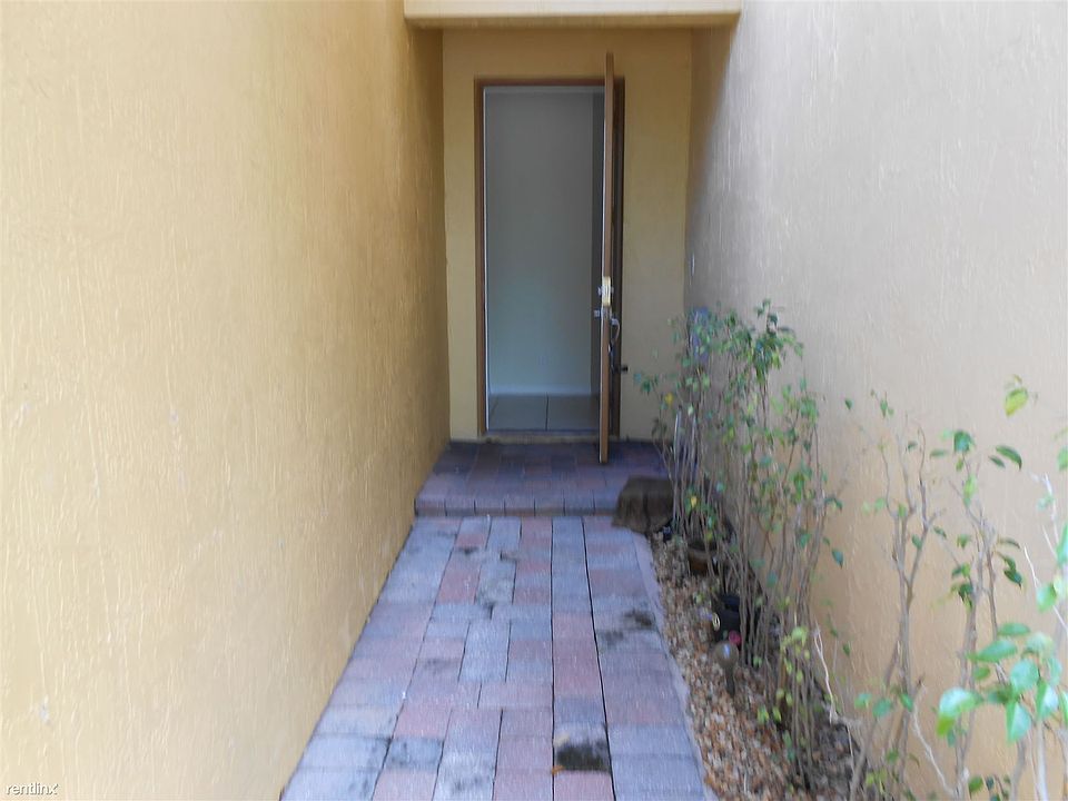 853 PIPERS CAY 016