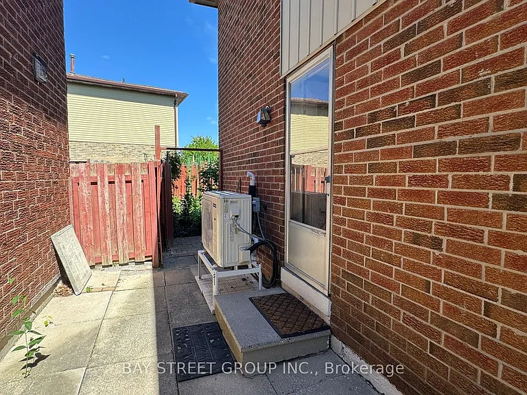 49 Pepperell Cres — Photo 20