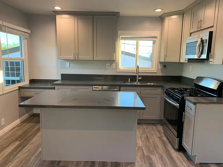 1605 N Altadena Dr — Photo 5