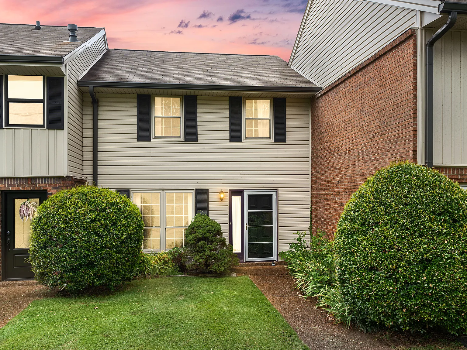 2 bed, 1.5 bath, 1218 sqft, $1,995 — Photo 1