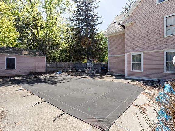 3rd image of 100 Main St