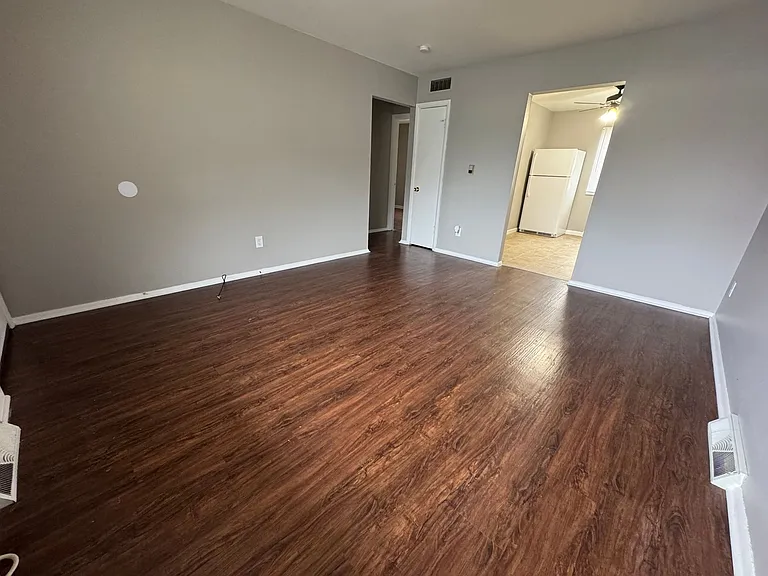 3906 W Sylvania Ave — Photo 2