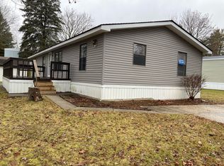 396 Maple Ln, Oakland, MI 48363