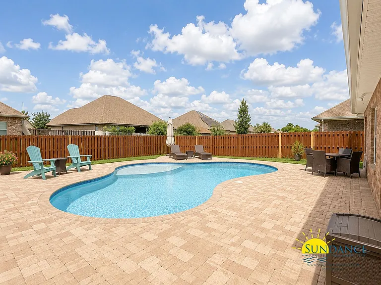 670 Teal St — Photo 2