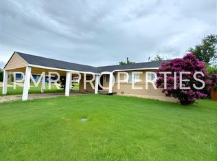 5425 NW Kinyon Ave, Lawton, OK 73505