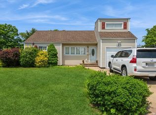 3 Thelma Pl, Deer Park, NY 11729
