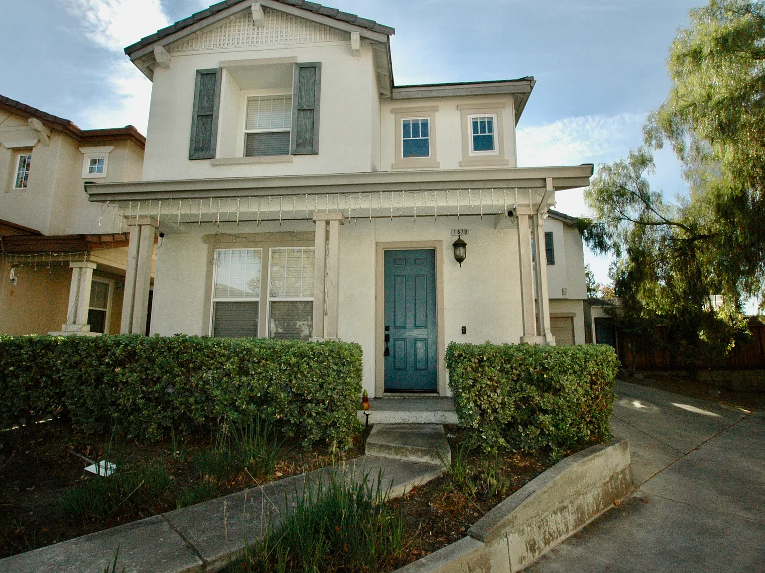 4 bed, 2210 sqft, $5,200 — Photo 1