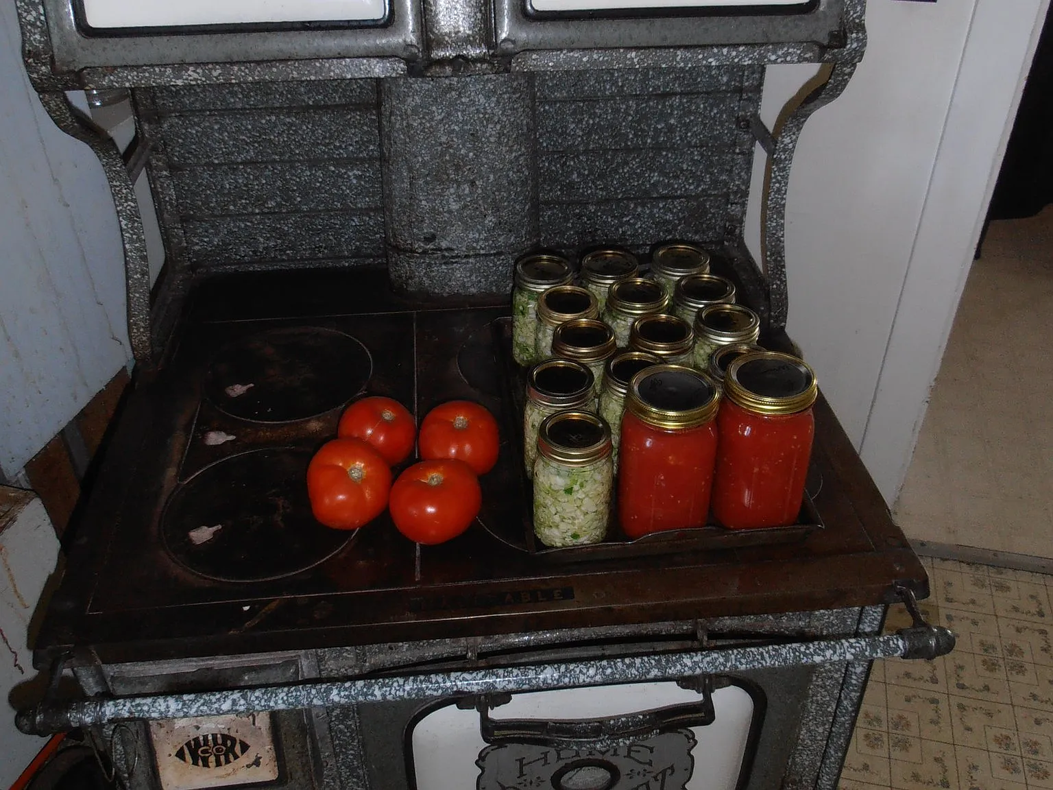 Country Farm House, Wood Cookstove, Gardening, 4 miles from town, Parks nearby within 4 miles — Photo 1