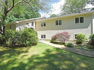 90 Falcon Cir, East Greenwich, RI 02818