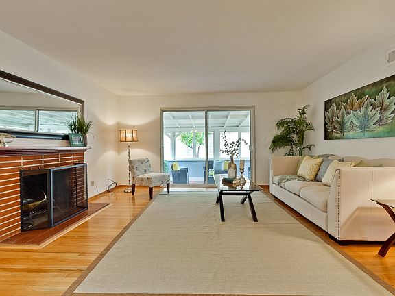 3rd image of 715 Citron Ave
