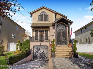 37 Pitney Ave, Staten Island, NY 10309