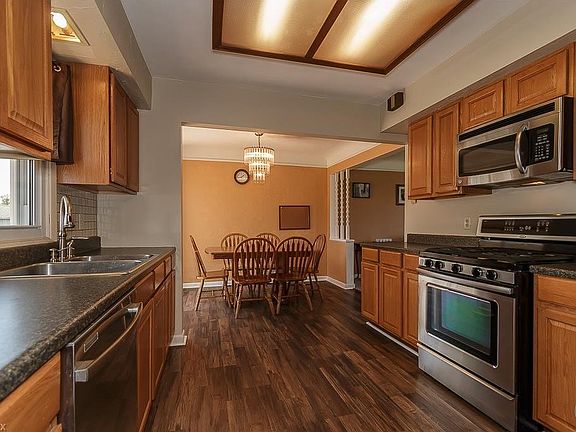 3rd image of 506 E Dartmoor Ave