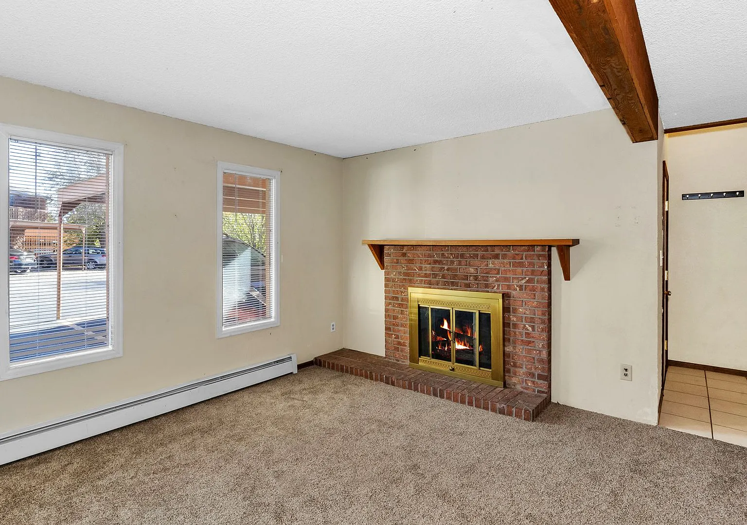 Wonderful 3 Bedroom Townhouse in Cedar Terrace — Photo 2