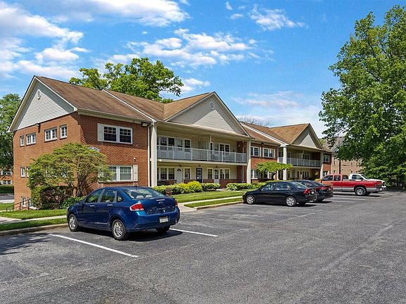2nd image of 600 N Hickory Ave #1