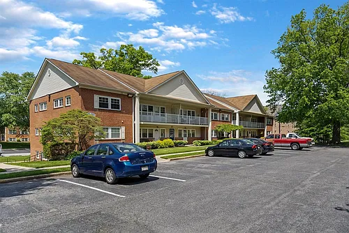Maple View Apartments Photo 1