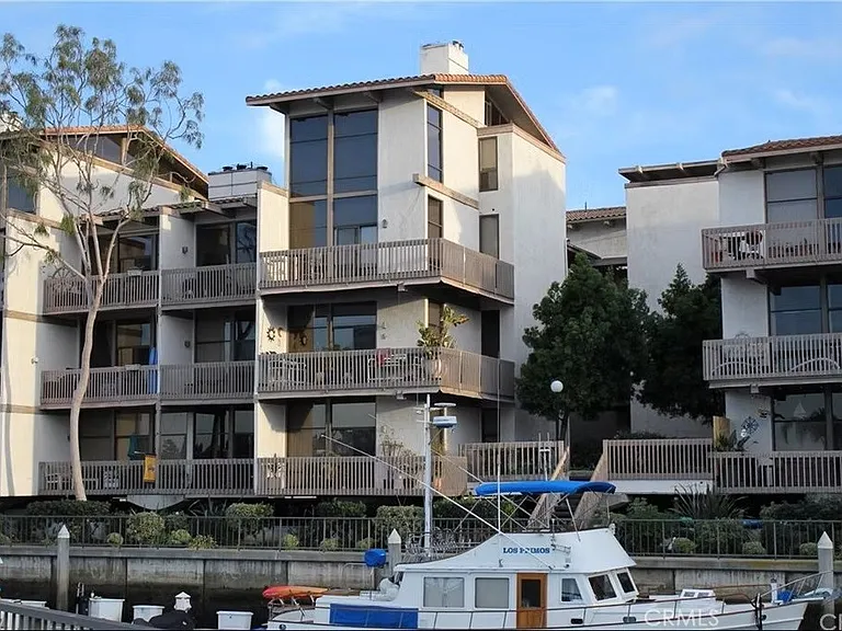 5327 Marina Pacifica Dr #KEY19 — Photo 41