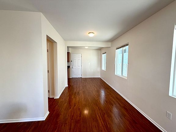 5th image of 17092 Chatsworth St