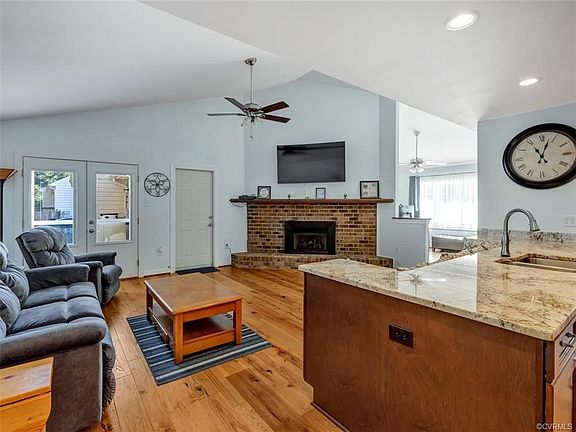 3rd image of 1426 Rhode Island Ave