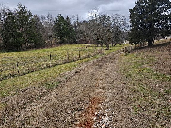 3rd image of 1007 Spring Creek Rd