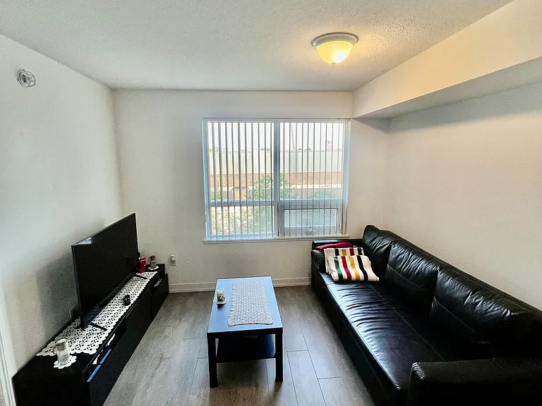1420 Dupont St #513 — Photo 3