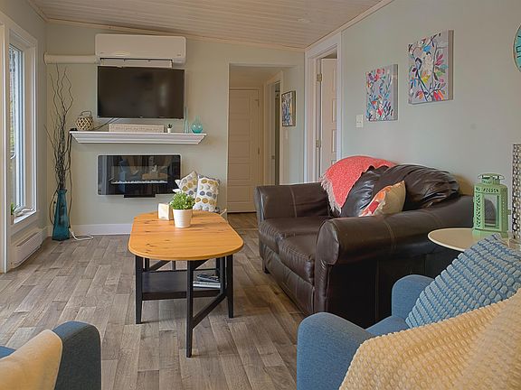 4th image of 36 Summer Ln