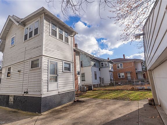 3rd image of 352 Hillwood Dr