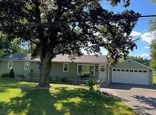 55075 Sundown Rd, South Bend, IN 46628