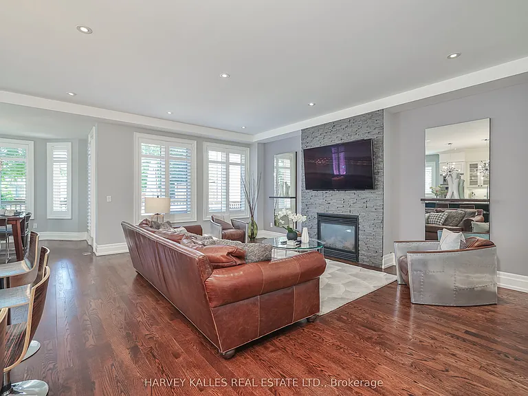 44 Churchill Ave — Photo 12