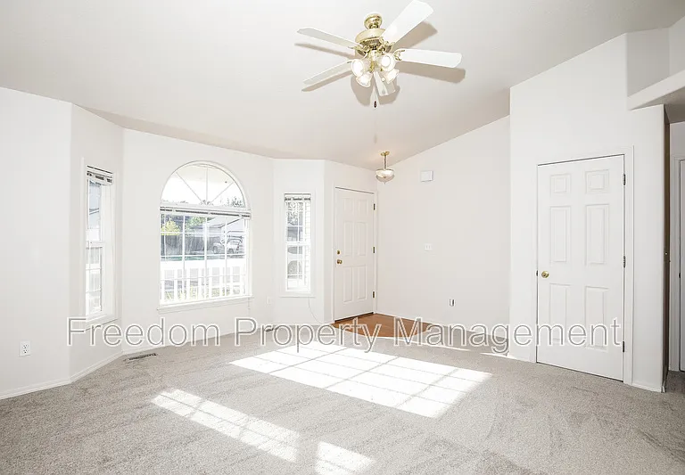 2135 S Crimson Rose Way — Photo 2