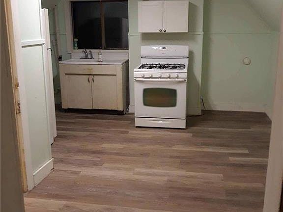4th image of 114 King St