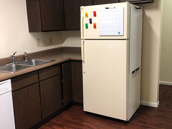 4th image of 273 Maplewood Dr APT 103