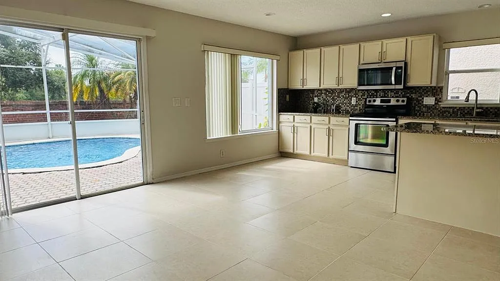 5 bed, 3.0 bath, 1692 sqft, $2,900 — Photo 4