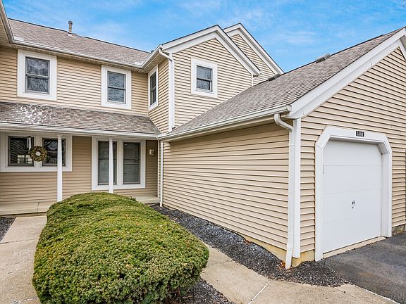 3rd image of 5884 Parkbridge Ln
