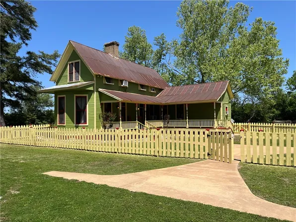 1100 Maple St, Calvert, TX 77837