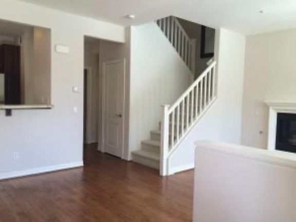 3rd image of 10410 Duxbury Ln